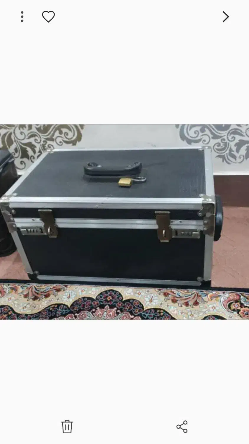 کیف فلزی تمیز در حد نو|کیف، کفش، کمربند|بهبهان, |دیوار