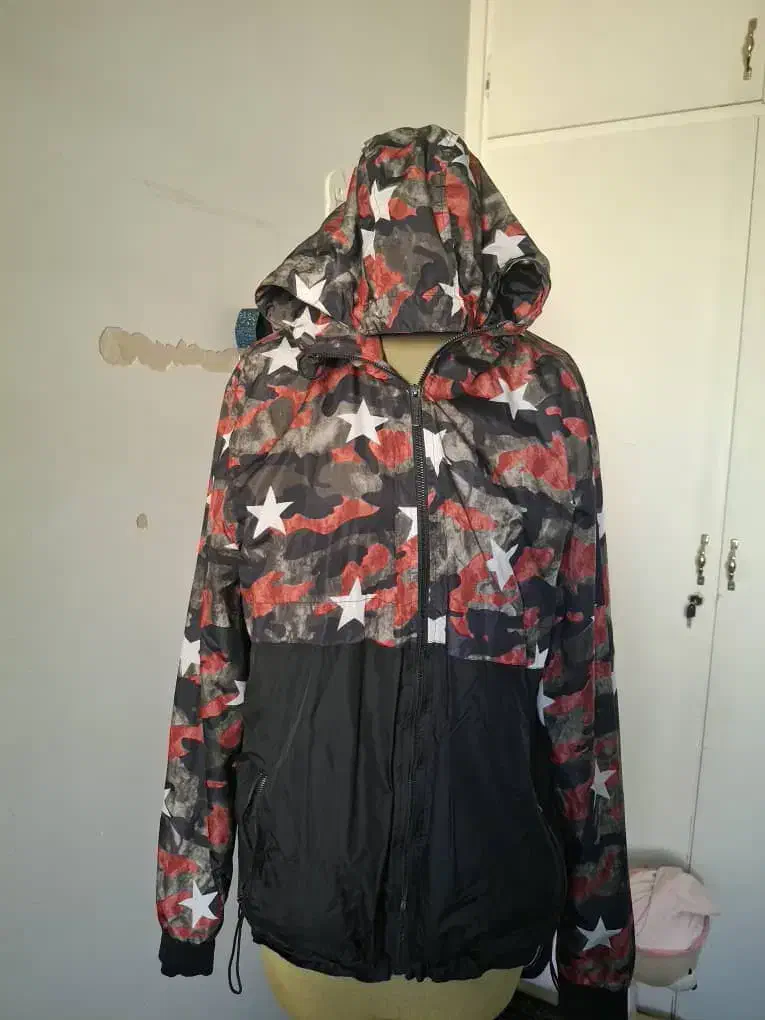 بارونی|لباس|رودهن, |دیوار