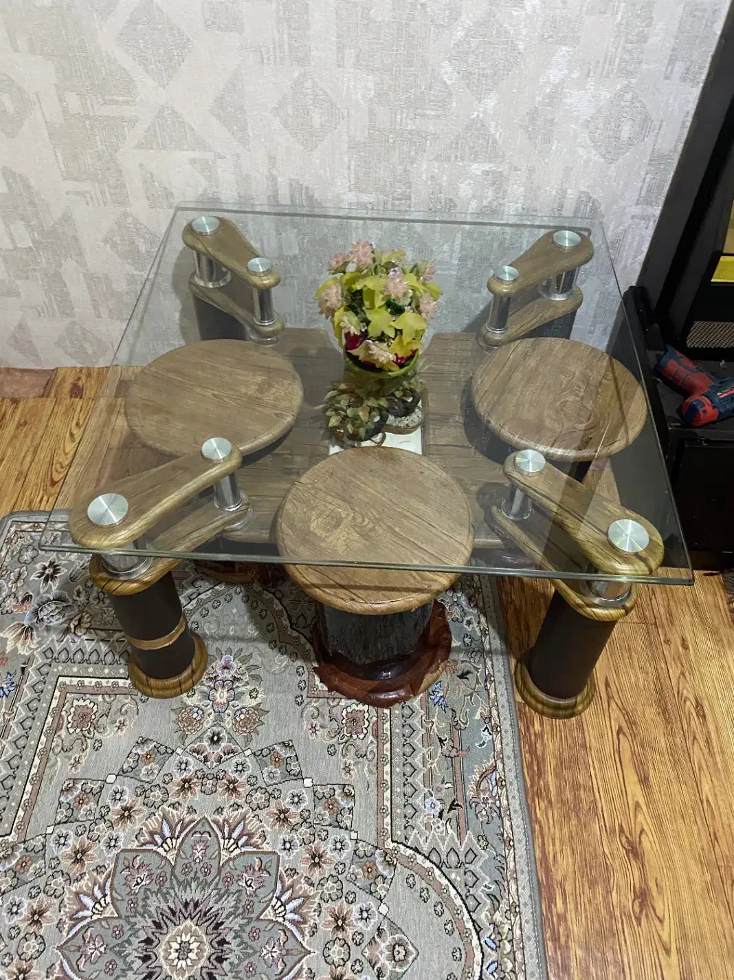 میز|میز و صندلی غذاخوری|فولادشهر, B2|دیوار