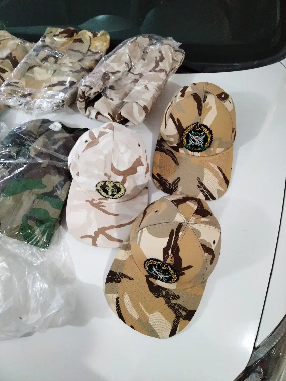 لباس سربازی|لباس|اصفهان, رکن الدوله شرقی|دیوار