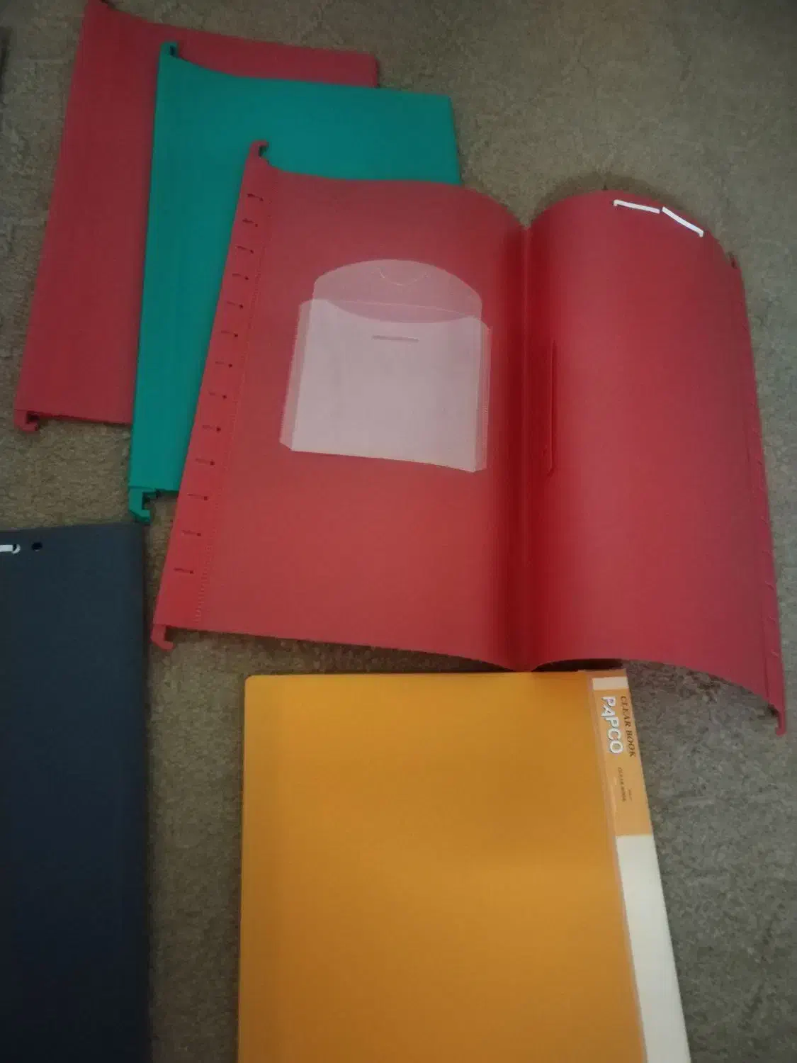 تعدادی کلربوک کاغذ رنگی کاغذ A5 و کاور|لوازم التحریر|اصفهان, خانه اصفهان|دیوار