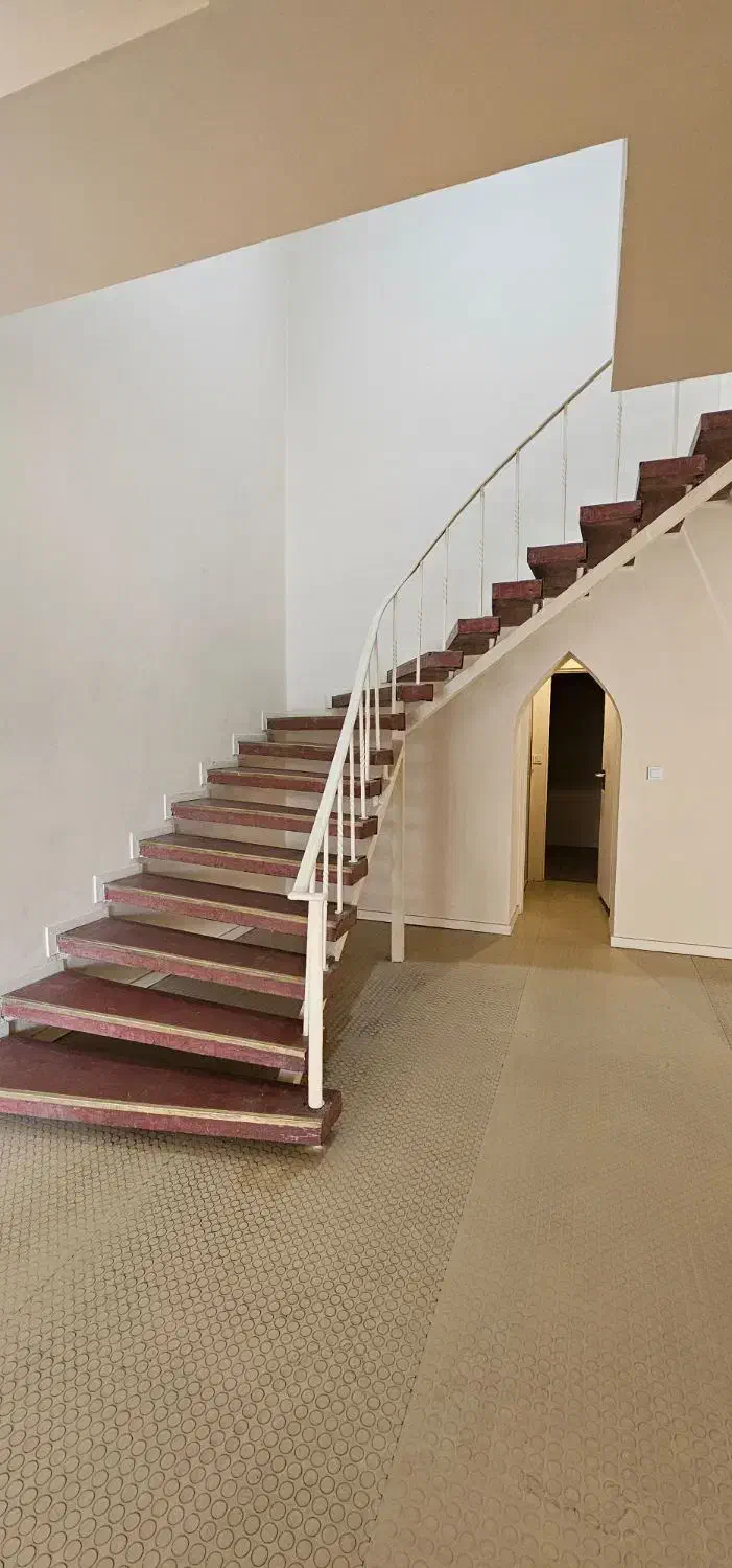 ۵۰۰متر بنا با ۳۰۰متر حیاط دربست پارک هنرمندان