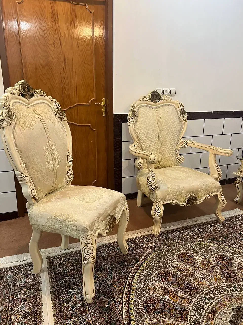 مبل۵نفره همراه بامیزنهارخوری۶نفره باطرح ورنگ یکسان|مبلمان خانگی و میز عسلی|دزفول, |دیوار