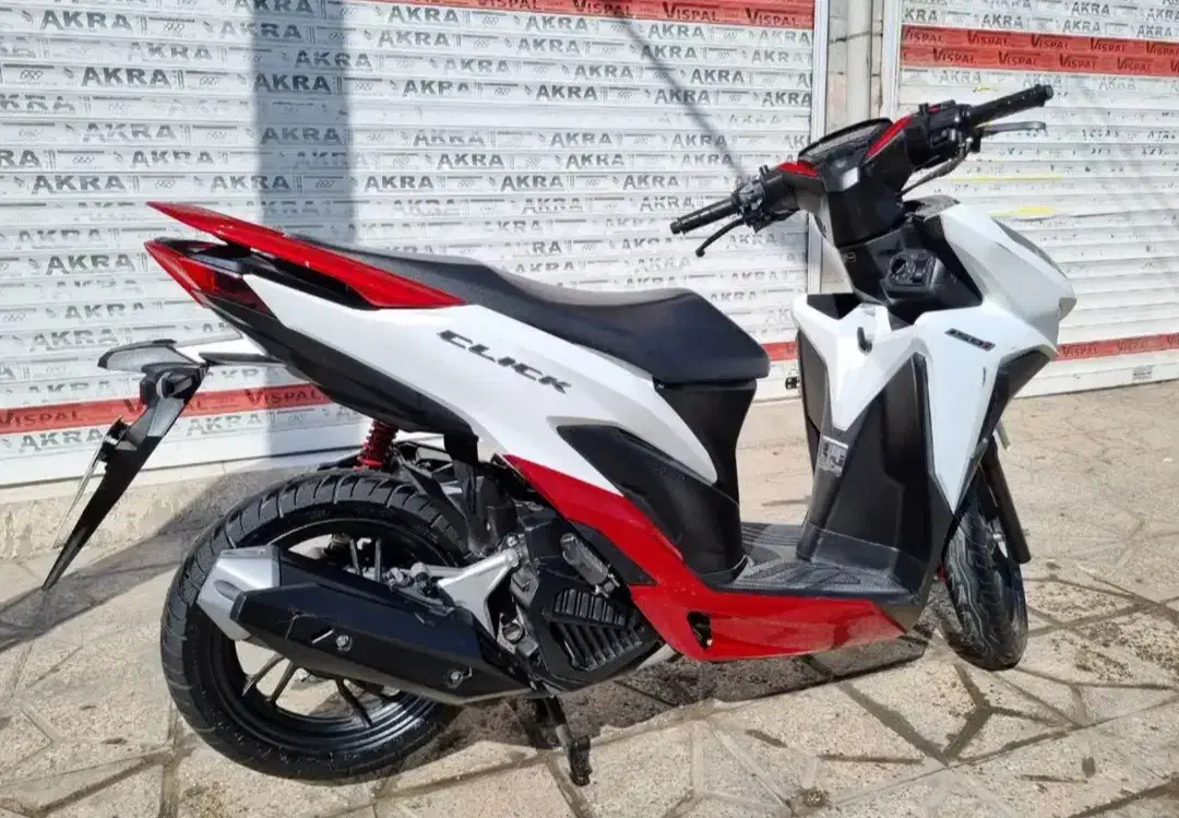 کلیک 1402 خشک معاوضه با مگلی یا بنلی و ...|موتورسیکلت|بم, |دیوار