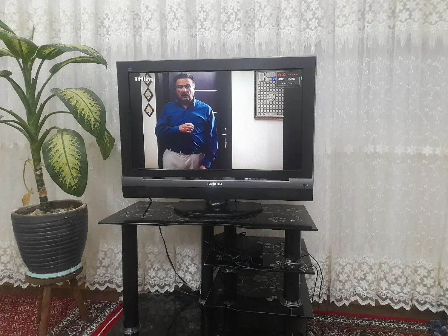 تلویزیون و زیر تلویزیون|تلویزیون و پروژکتور|قروه, |دیوار