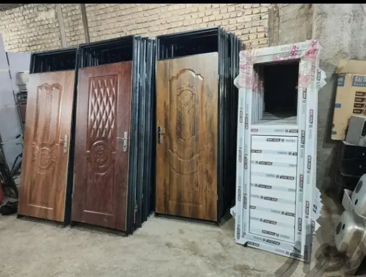 انواع درب و پنجره درب ماشین رو سمساری قاسمی|حراج|زابل, |دیوار