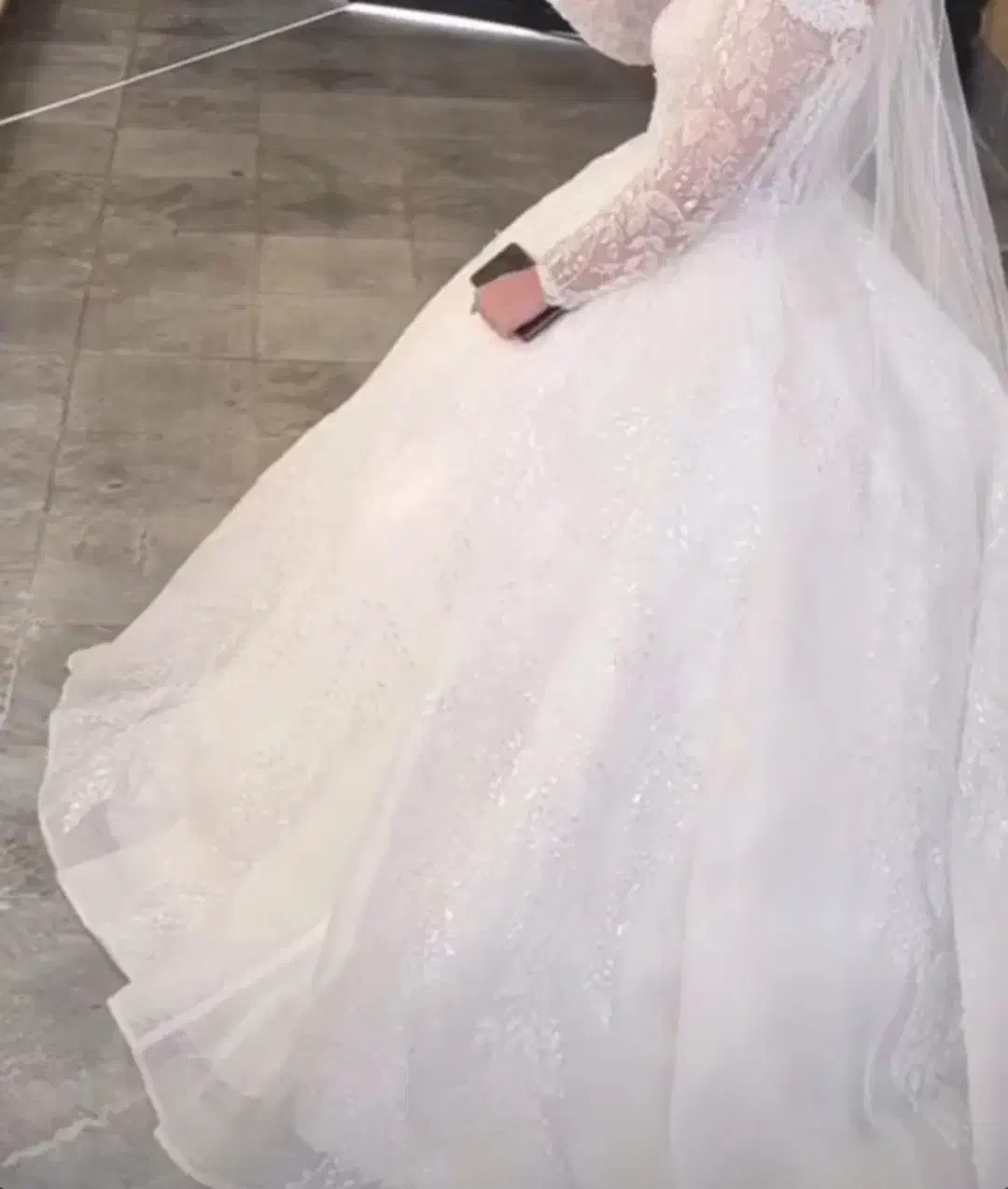 لباس عروس|لباس|نمین, |دیوار