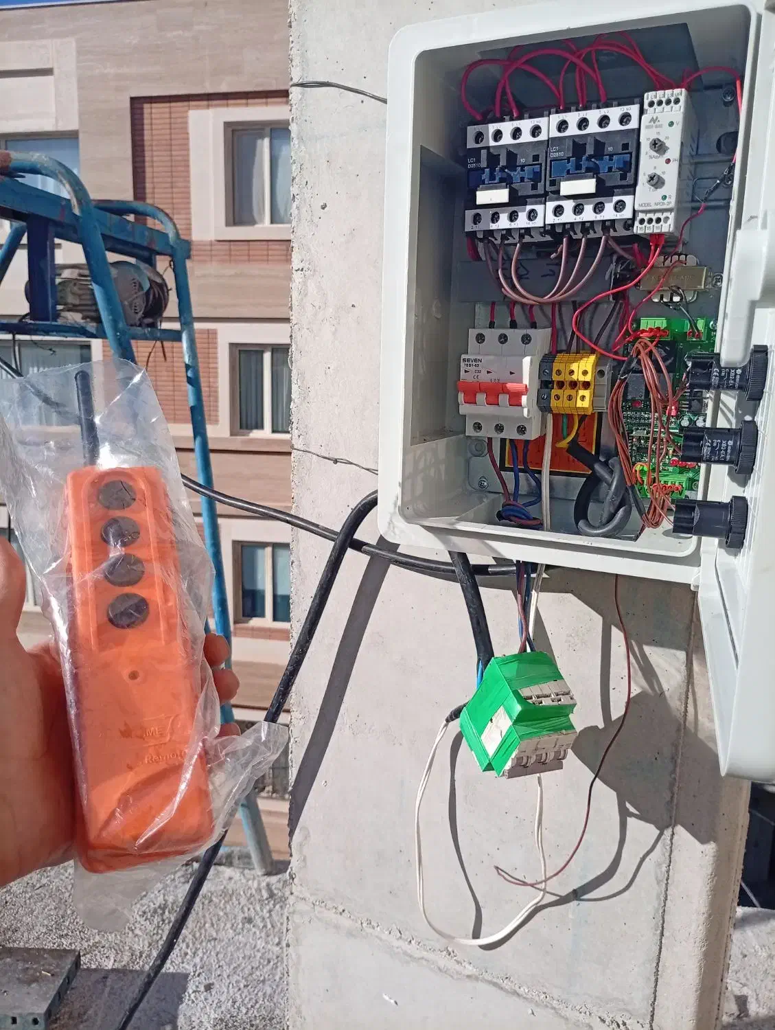 برقکار، برق کاری،نصب کولر ،برق کار،برقکاری صنعتی|خدمات پیشه و مهارت|خرمآباد, |دیوار