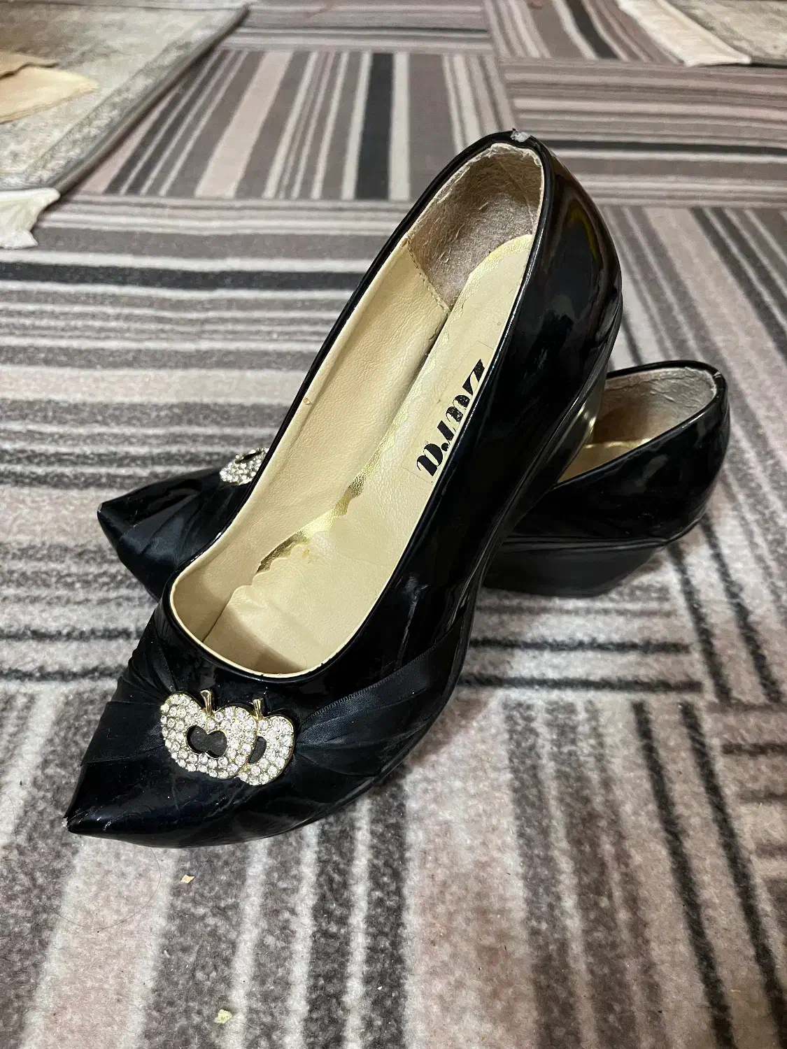 کفش مجلسی|کیف، کفش، کمربند|بومهن, |دیوار