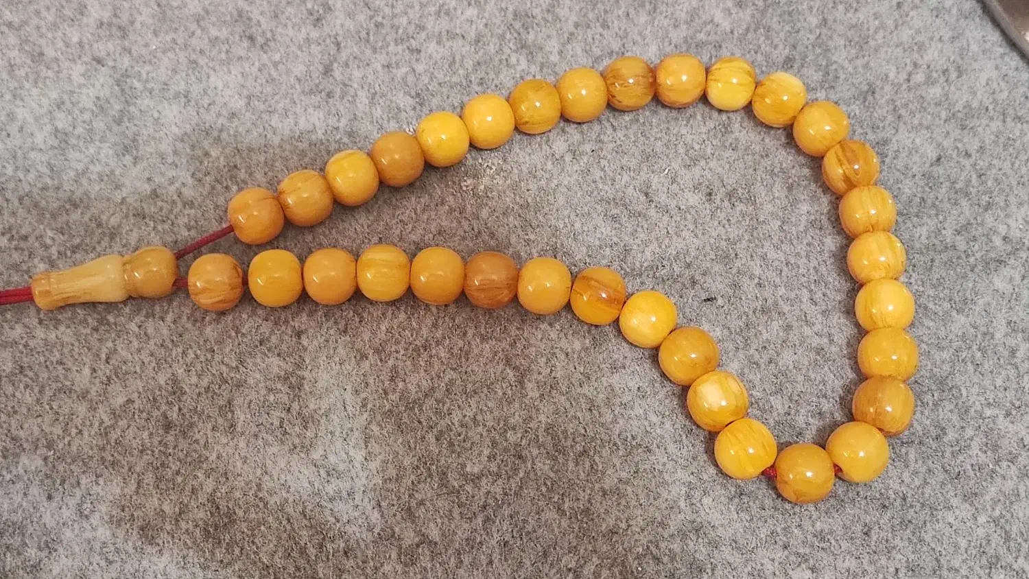 تزبیح سندلوس رگ دار قدیم|کلکسیون اشیاء عتیقه|بانه, |دیوار