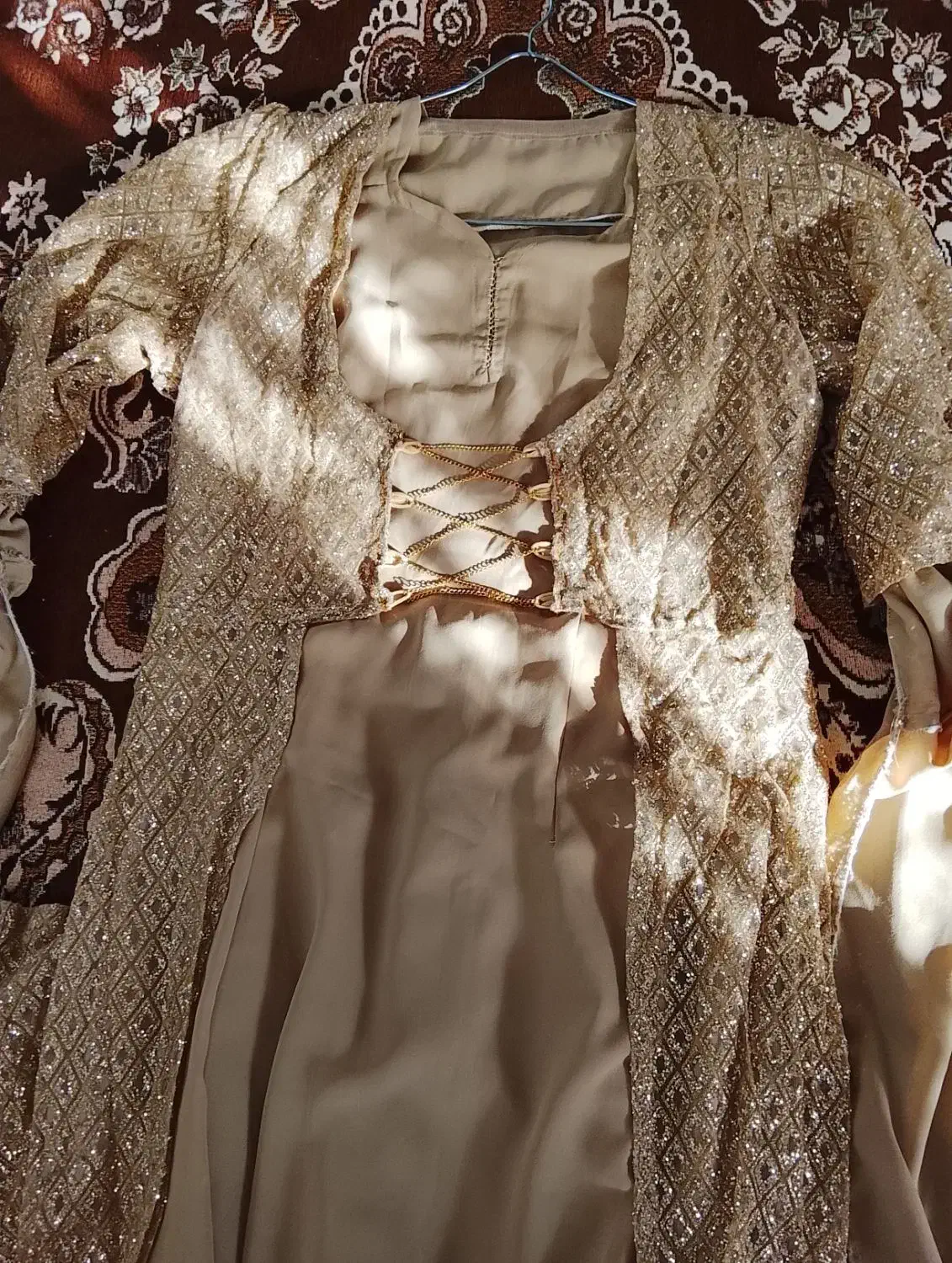 دو دست لباس|لباس|ارومیه, |دیوار