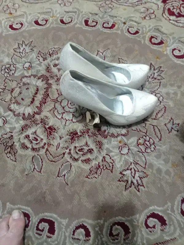 کفش|کیف، کفش، کمربند|قم, دروازه ری|دیوار