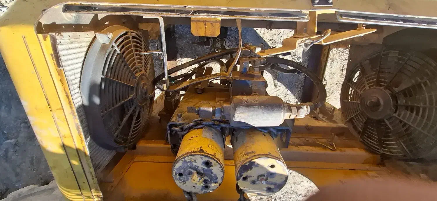 مرکز تخصصی پمپ هیدرولیک و شیرکنترل|ماشین‌آلات صنعتی|مشهد, رده|دیوار