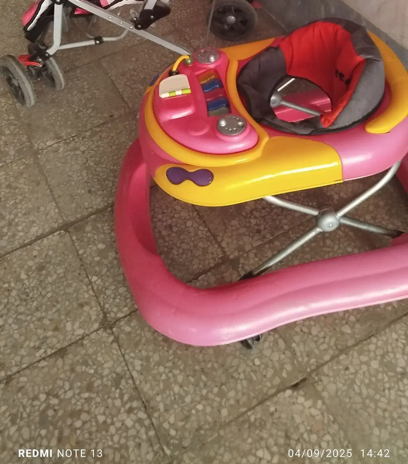 رورورک و کریر یا لالا کودک|کالسکه و لوازم جانبی|اندیشه, اندیشه فاز ۱|دیوار