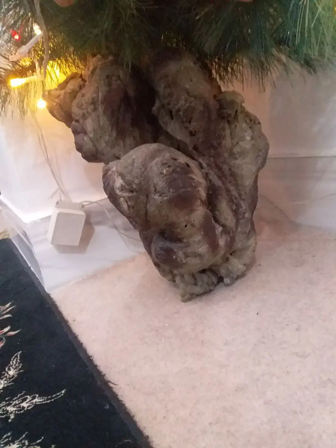 درخت کاج زیبا به همره چراغ|گل مصنوعی|ملایر, |دیوار