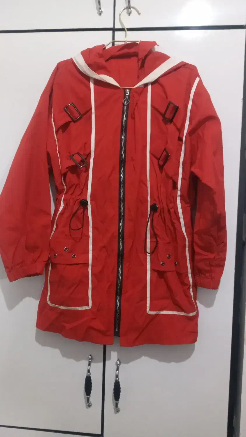 بارانی|لباس|میانه, |دیوار