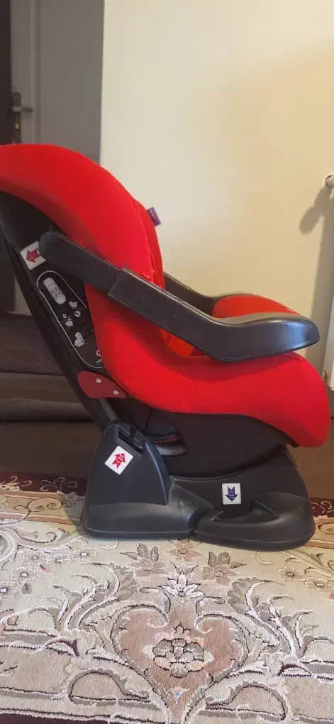 صندلی خودرو کودک|تخت و صندلی بچه|شاهین‌شهر, خانه کارگر|دیوار