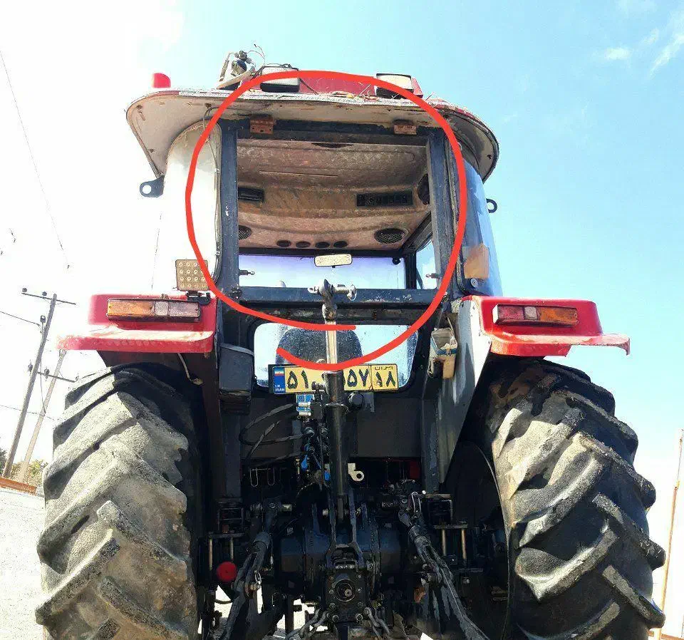 شیشه پنجره سمت راست بیل بکهو سنوپارس تراکتور|قطعات یدکی و لوازم جانبی|تهران, لاله زار|دیوار
