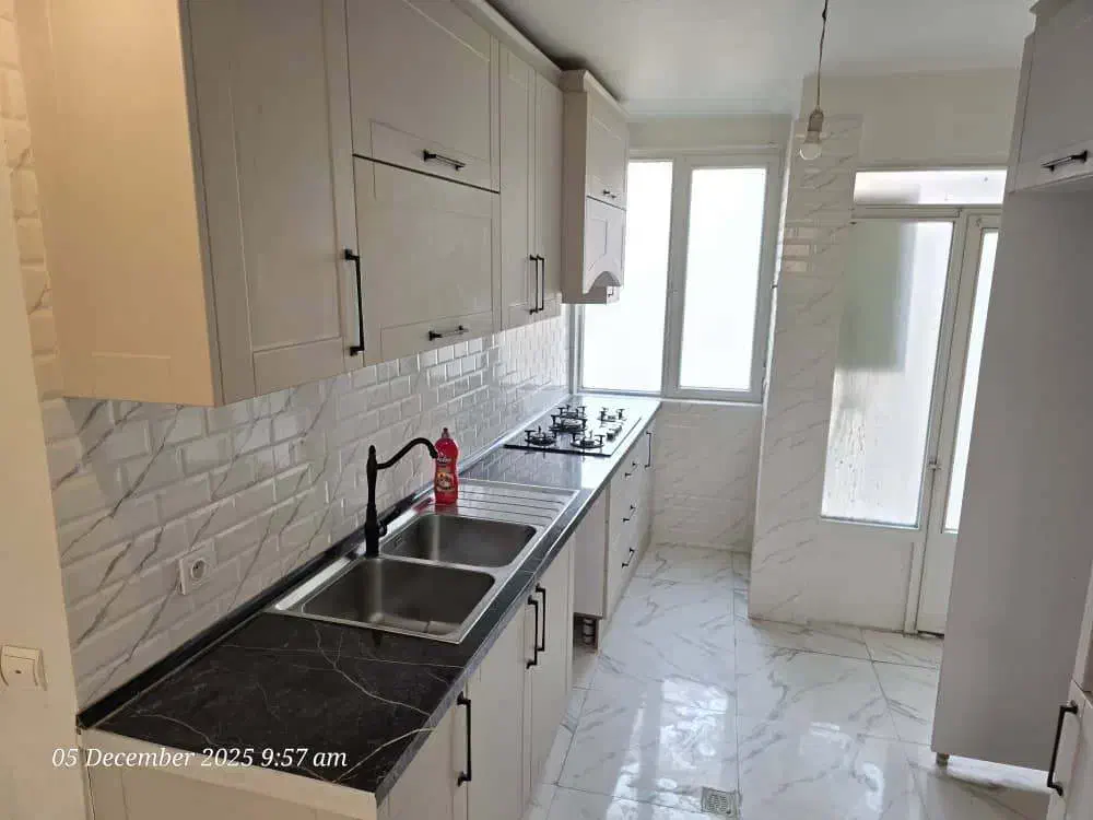 تک واحدی در پهن ترین کوچه منطقه با پارکینگ