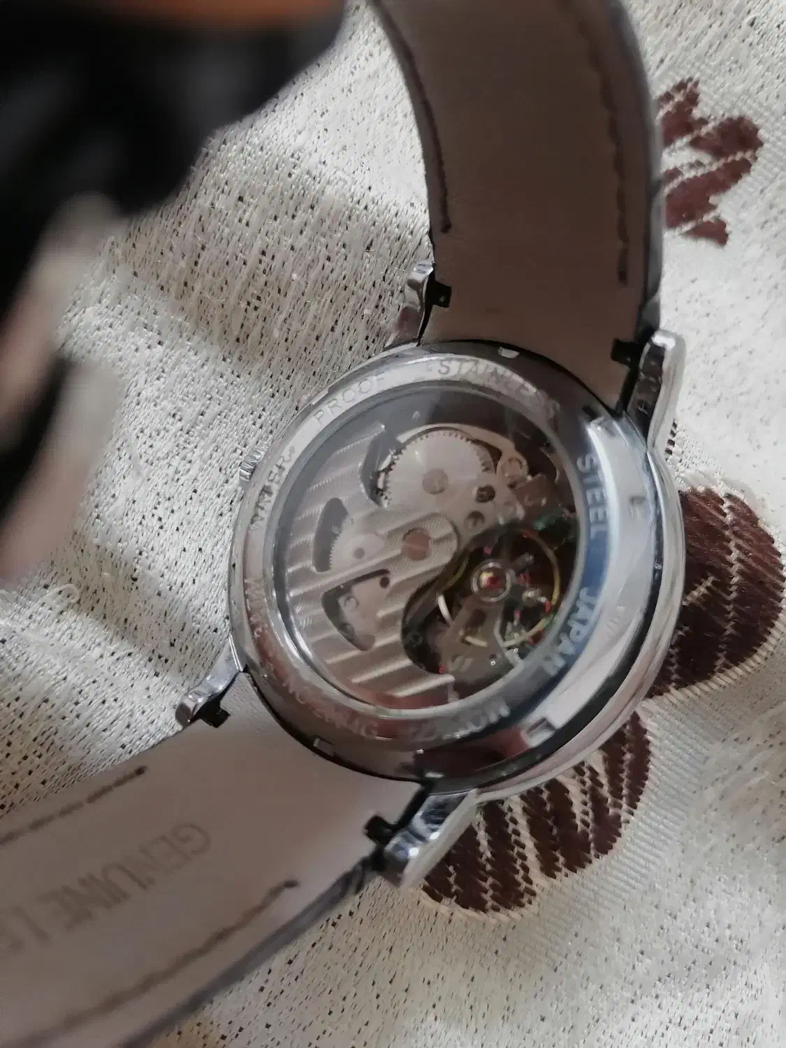 ساعت مچی|ساعت|ری, جوانمرد قصاب|دیوار