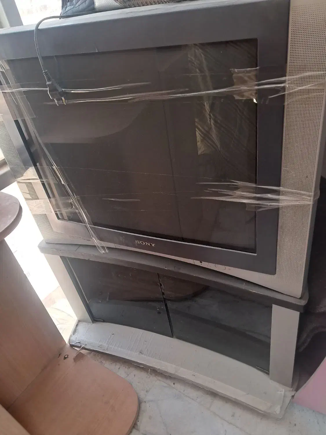 تلویزیون سونی با میزش|تلویزیون و پروژکتور|زاهدان, |دیوار