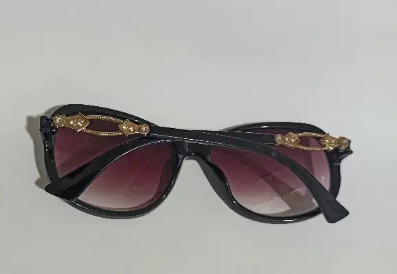 عینک آفتابی زنانه و فرم عینک طبی|زیورآلات و اکسسوری|رشت, معلم|دیوار