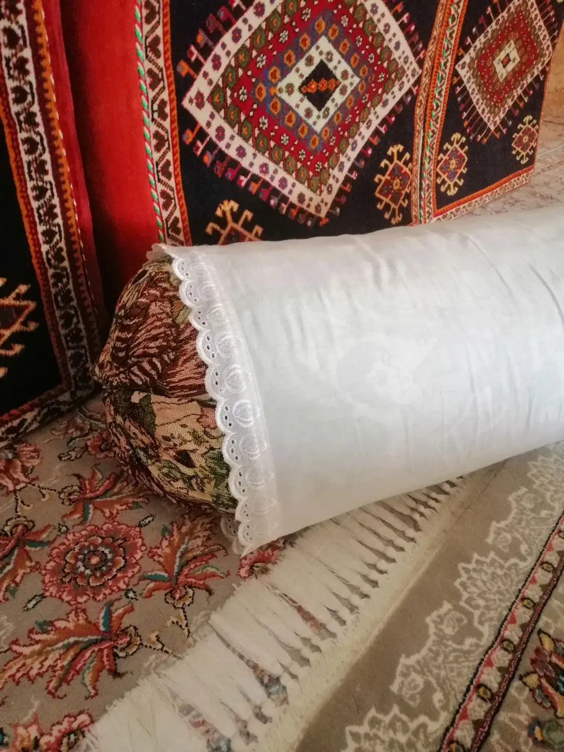 سه جفت بالش غلتکی تکیه ای ویه جفت پر.|رختخواب، بالش، پتو|شیراز, عادل آباد|دیوار