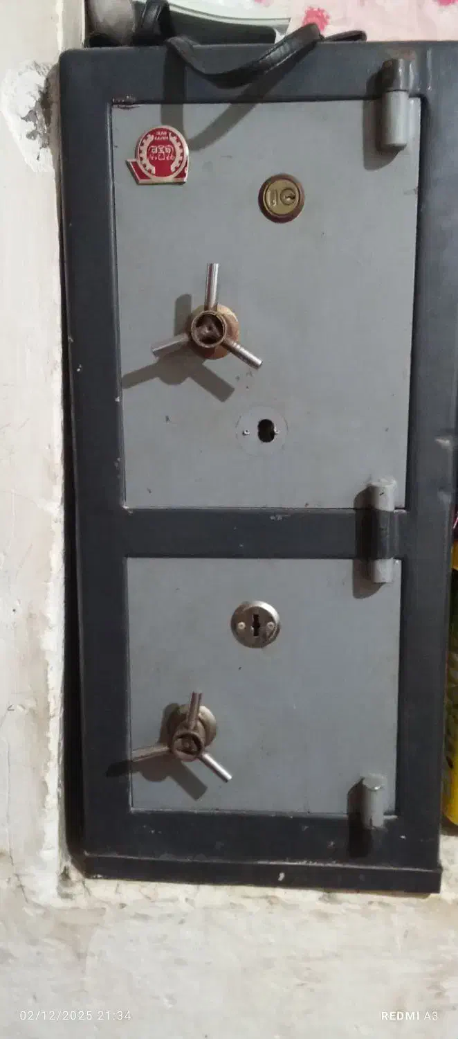 تعداد وسایل کاربردی خانه|چرخ خیاطی و ریسندگی|اهواز, منبع اب|دیوار