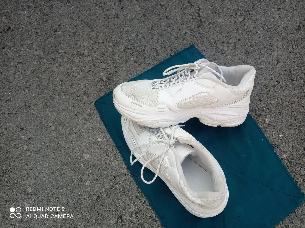 کفش اسپورت خارجی|کیف، کفش، کمربند|خوی, |دیوار