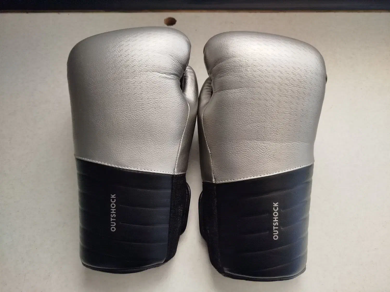 دستکش بوکس outshock|تجهیزات ورزشی|ساری, |دیوار