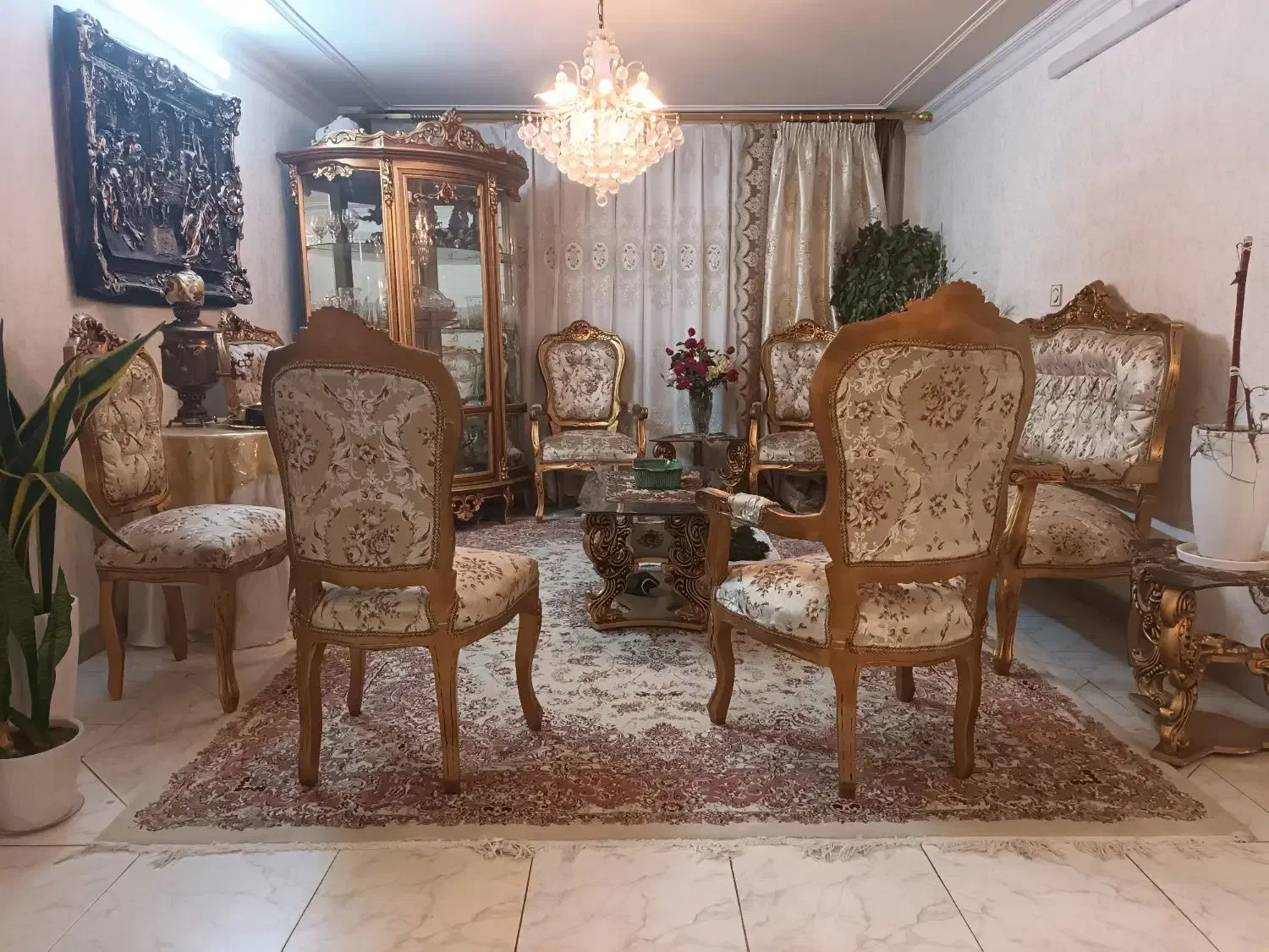 مبل ۹نفرسلطنتی کرم طلایی|مبلمان خانگی و میز عسلی|تهران, افسریه شمالی|دیوار