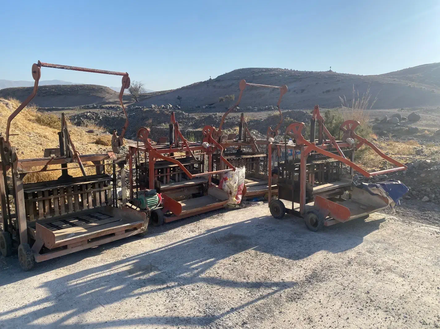 دستگاه بلوک زنی دستی (حق نژاد )|ماشین‌آلات صنعتی|محمدیه-قزوین, |دیوار