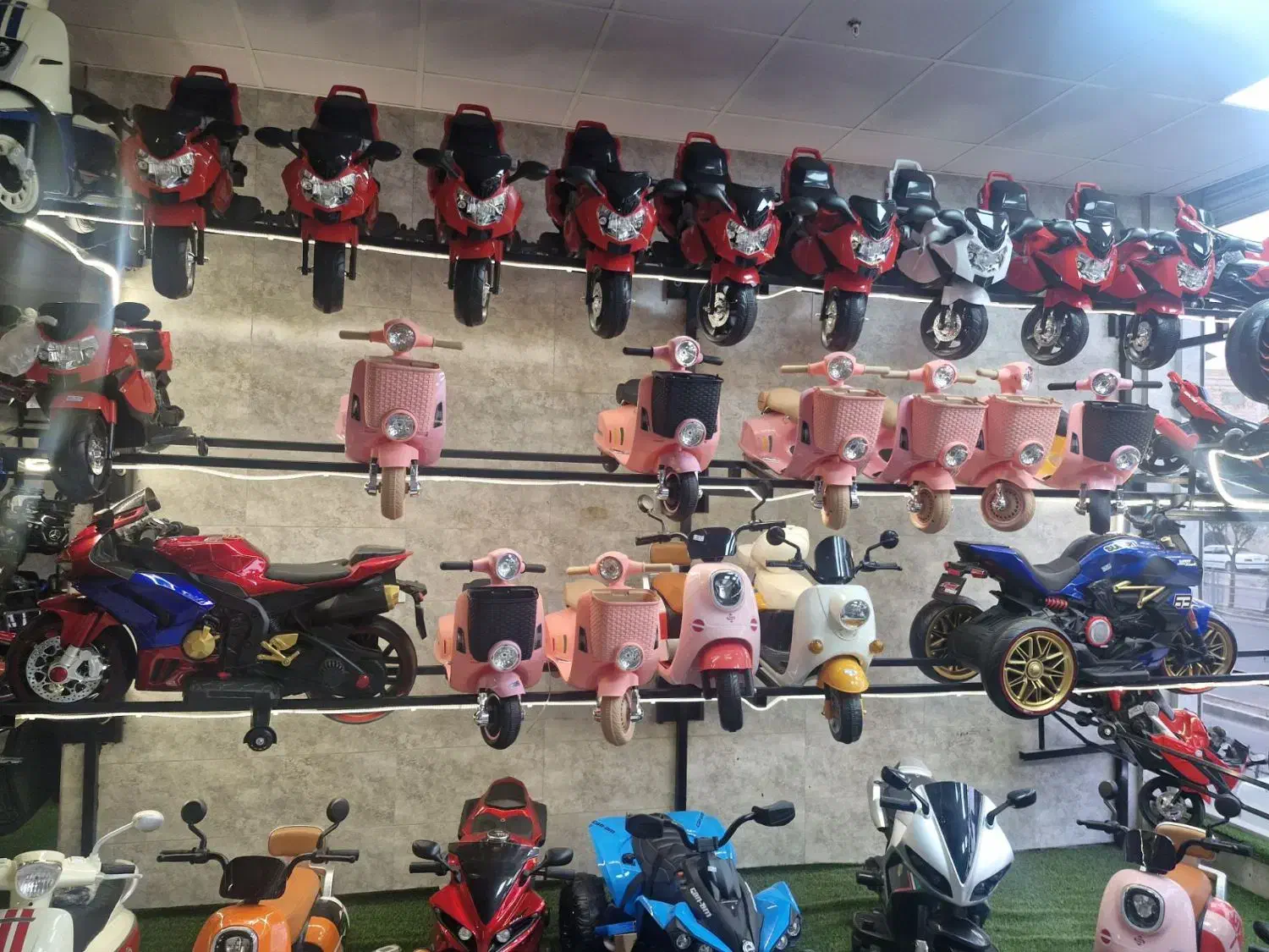 ماشین شارژی موزیکال کنترل والدین|اسباببازی بچه|کرج, کیانمهر|دیوار