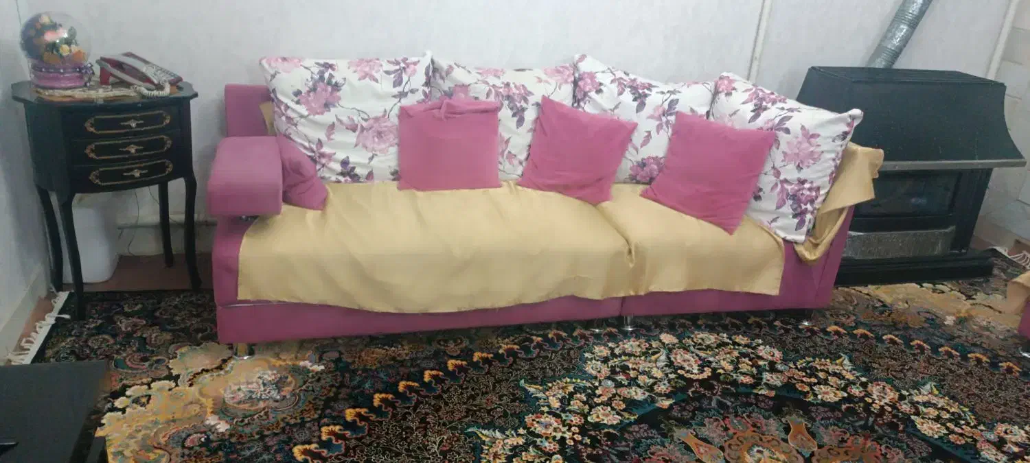 فروش دو دست مبل راحتی و مدل آمریکایی چوبی|مبلمان خانگی و میز عسلی|رباط‌کریم, رباط‌کریم|دیوار