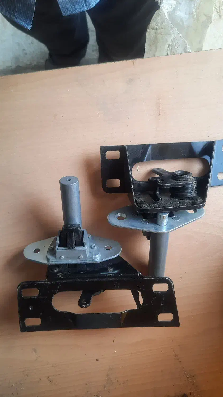 قفل درب کاپوت بنز مایلر|خودرو سنگین|کرج, عظیمیه|دیوار