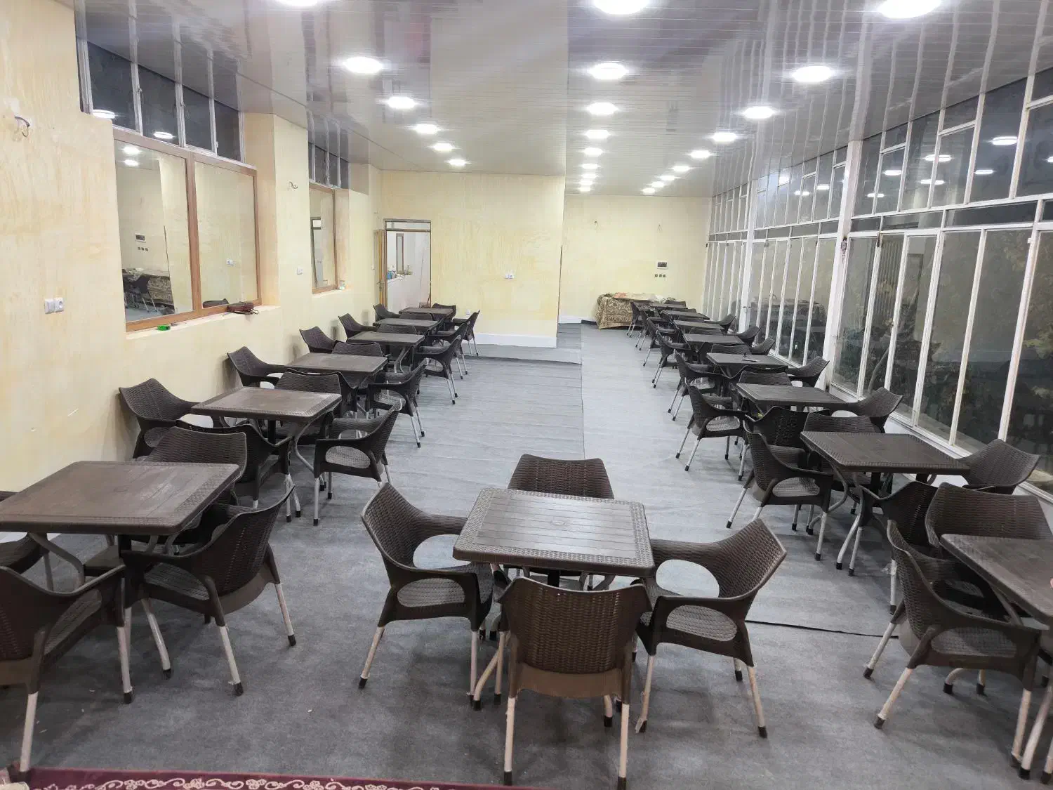 سالن اجاره ای جهت عقد و عروسی در خیابان 45 متری|اجارهٔ کوتاهمدت ویلا و باغ|خمینیشهر, |دیوار