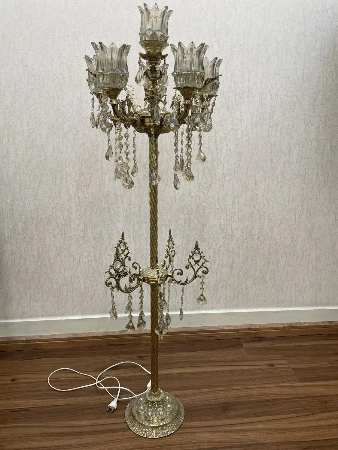 کنار سالنی برنز|چراغ خواب و آباژور|میاندوآب, |دیوار