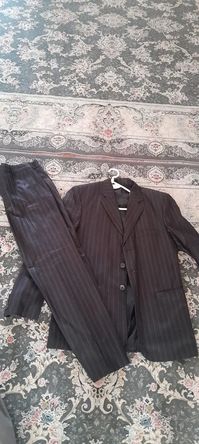 کت وشلوار مردانه|لباس|قم, چهار امامزاده|دیوار