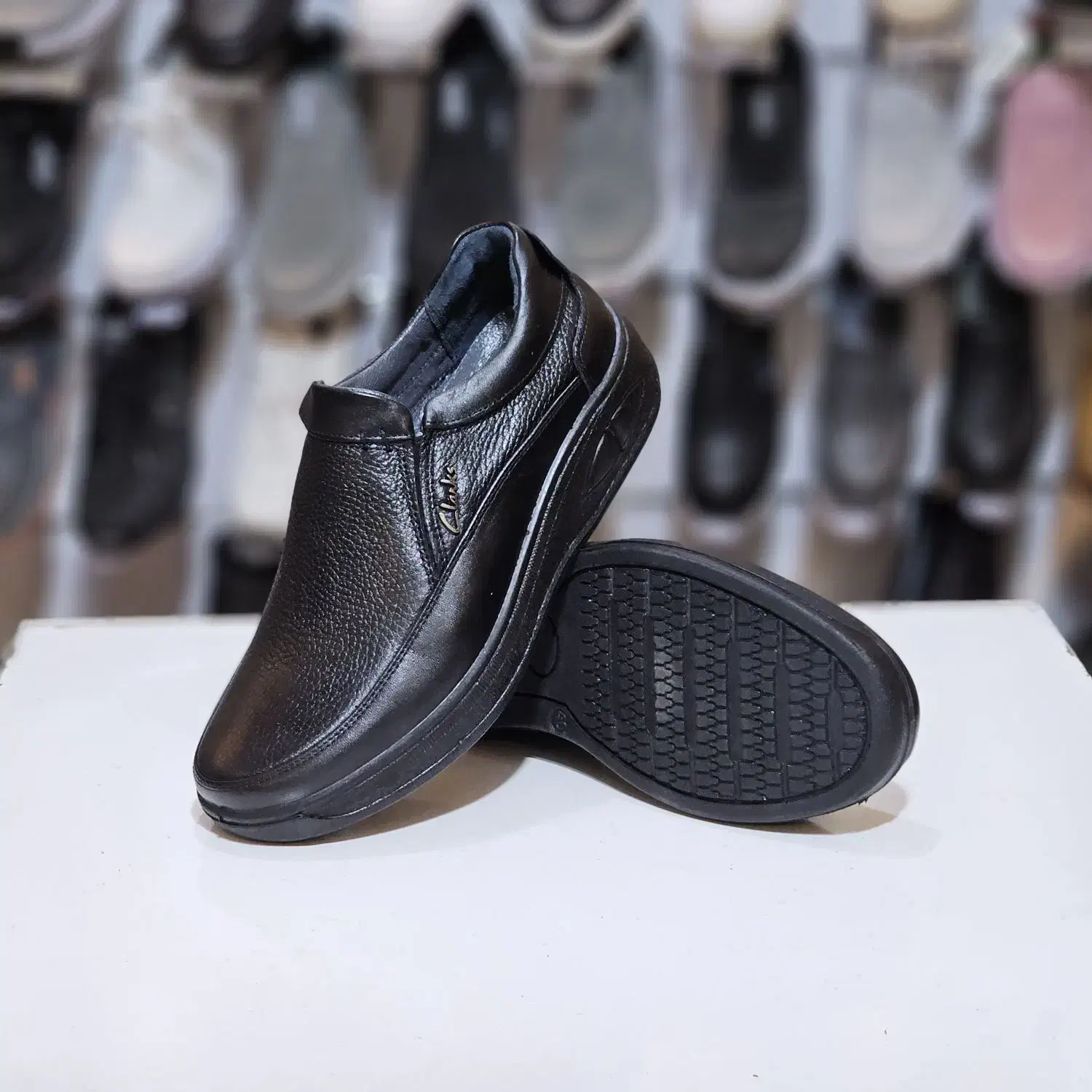 فروش کفش چرم طبیعی تکسایز برندهای معتبر|کیف، کفش، کمربند|اصفهان, تخت فولاد|دیوار