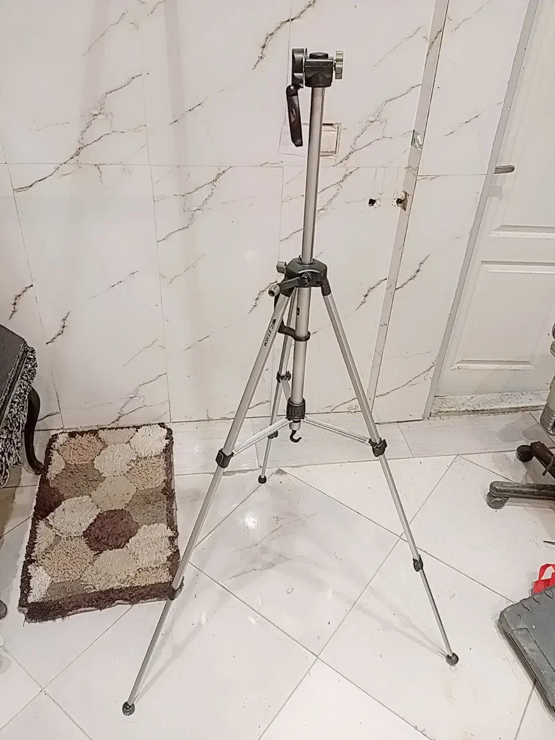 سه پایه مخصوص عکسبرداری و فیلم برداری|دوربین عکاسی و فیلم‌برداری|فردوسیه, |دیوار