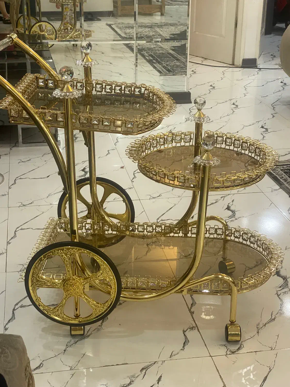 میز بار یا همون شیرینی خوری.  میوه خوری سه طبفه|مبلمان خانگی و میز عسلی|تهران, اوقاف|دیوار