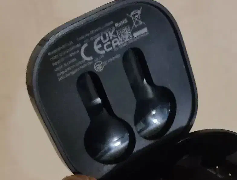 کیس شارژ خالی بدون هدفون و ایرپاد Qcy t13|لوازم جانبی موبایل و تبلت|گرگان, |دیوار