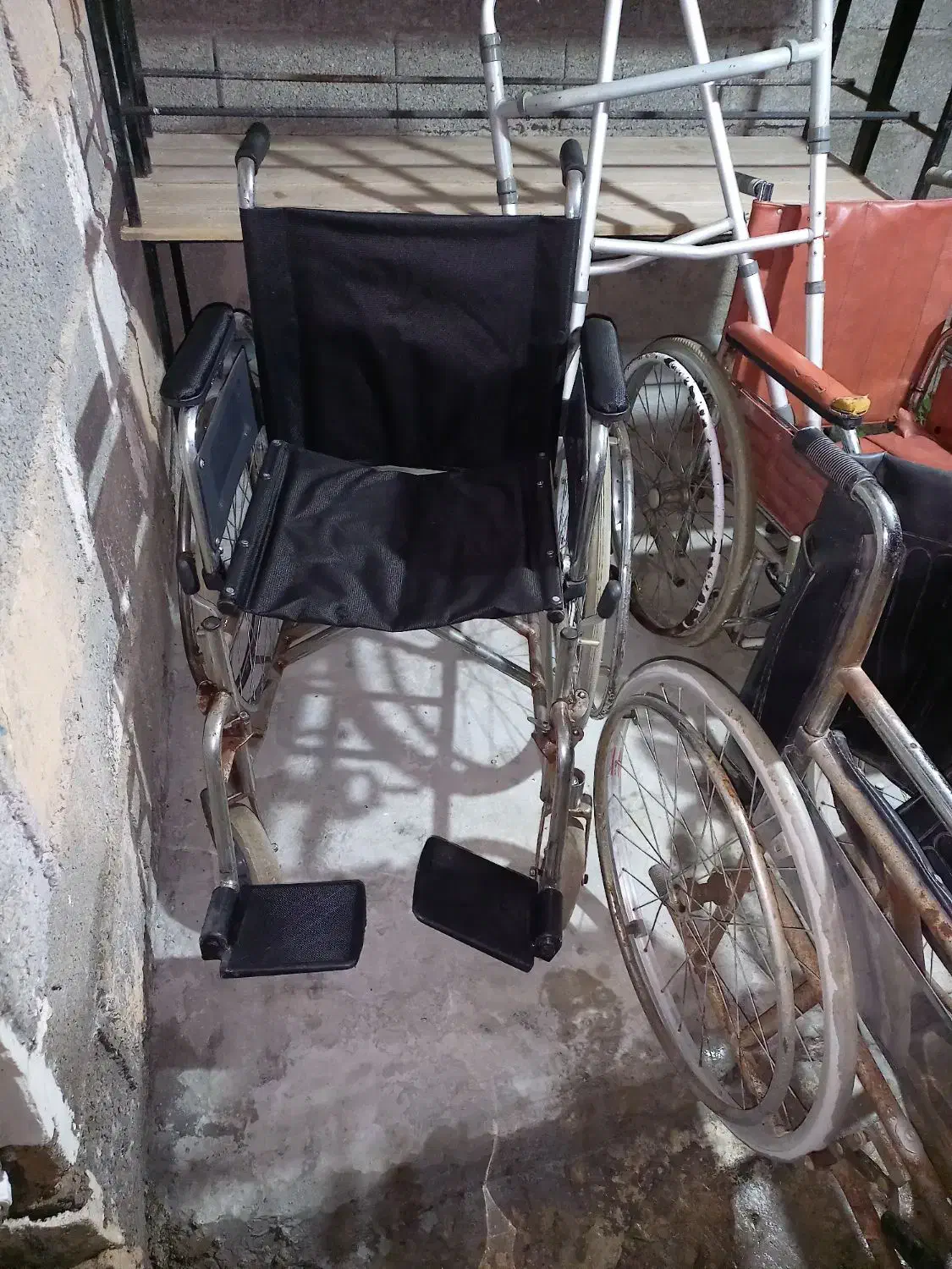 سه عددویلچر کار کرده و یک عدد واکر|آرایشی، بهداشتی، درمانی|طاهرگوراب, |دیوار