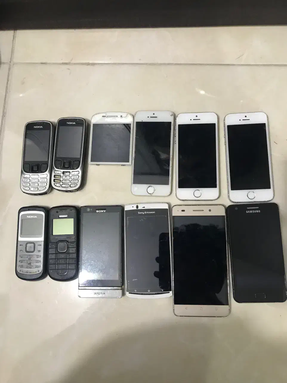 تعدادی گوشی ایفون نوکیا سامسونگ شیامی ردمی|موبایل|کرج, فاز ۳ مهرشهر|دیوار