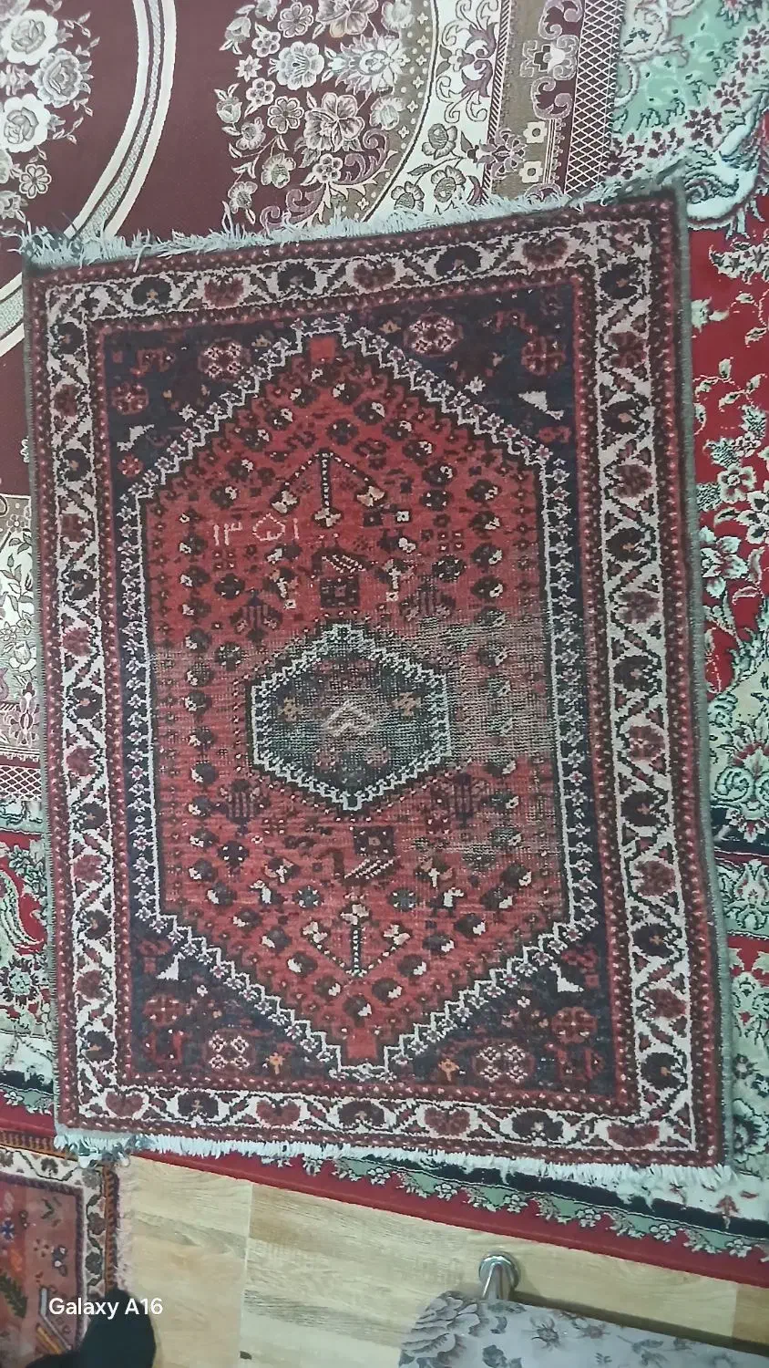 فرش 80 در 120.  خیلی قدیمی و اتیغه|فرش|یزد, |دیوار