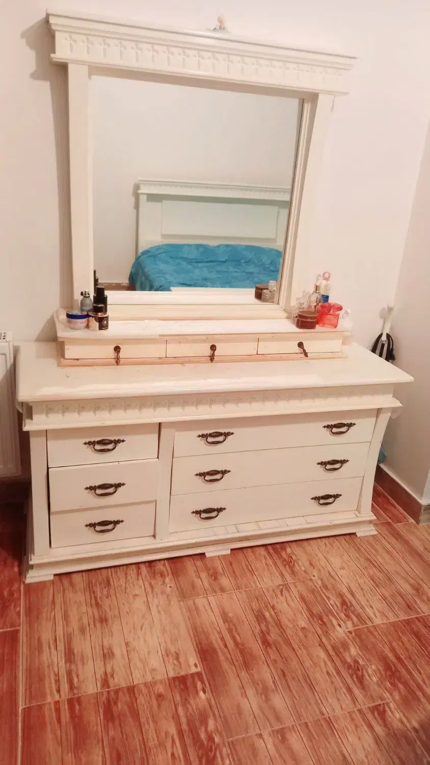 سرویس خواب کامل تخت میز آرایش به همراه دو پاتختی|تخت و سرویس خواب|رشت, جهاد|دیوار