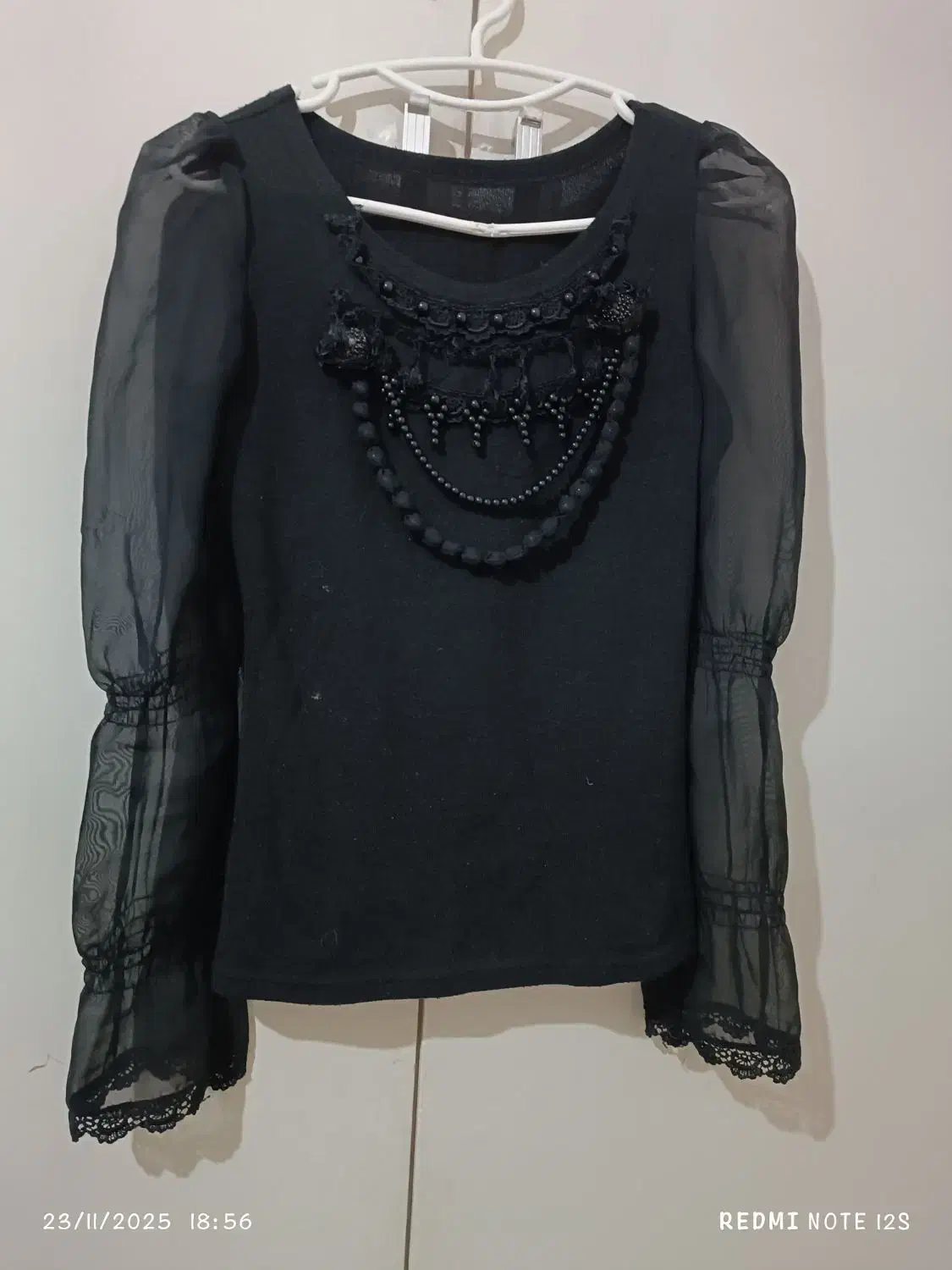 پنجاه تومن|لباس|پرند, فاز ۴|دیوار