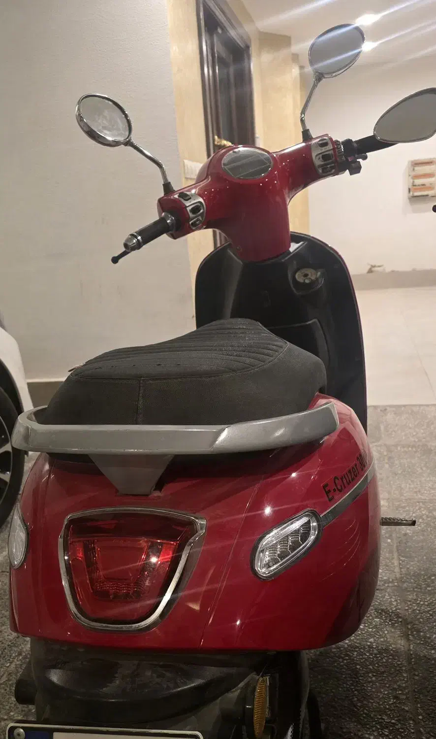 لا زرورقی|موتورسیکلت|کیش, |دیوار