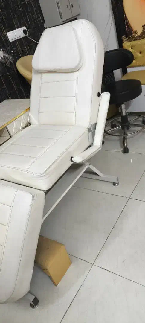 تخت زیبایی|آرایشگاه و سالن‌های زیبایی|پاکدشت, پاکدشت (مامازند)|دیوار