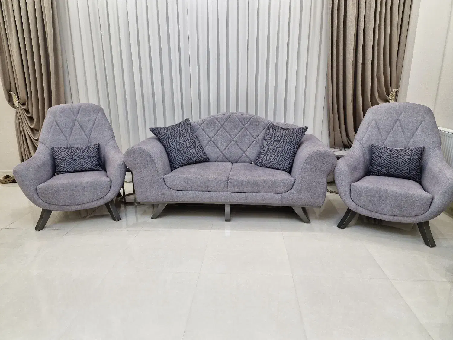 مبل ۴نفره راحتی|مبلمان خانگی و میز عسلی|رشت, جهاد|دیوار